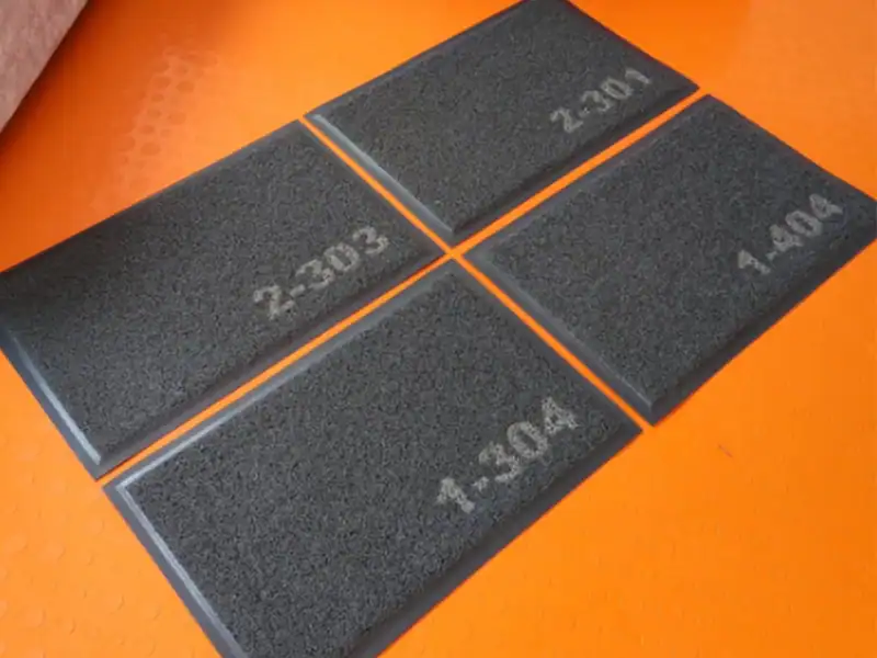 Tapete para entrada de oficina con número de piso