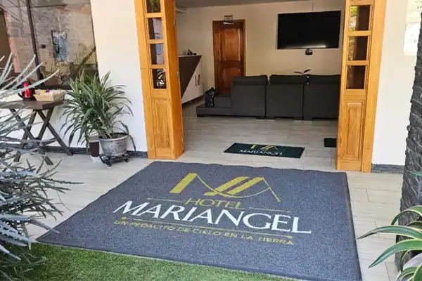 Tapete personalizado para hoteles y restaurantes con logo — tapetes personalizados para la industria hotelera en Colombia