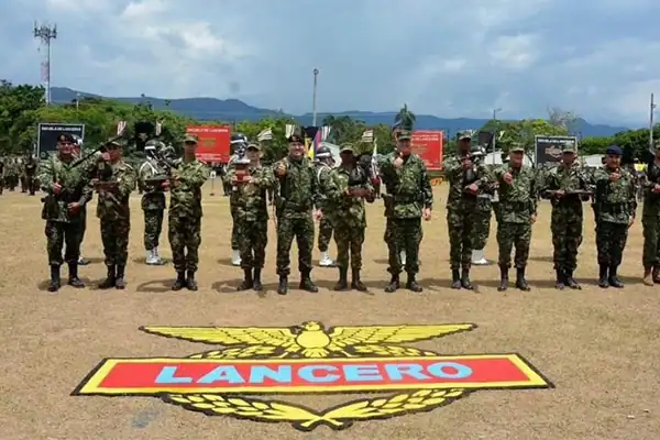 Tapetes personalizados institucionales para entidades del estado y fuerzas militares con formas irregulares — tapetes personalizados para instituciones en Colombia