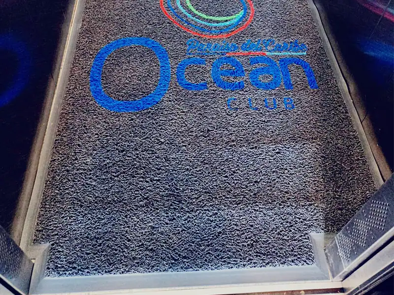 Tapete atrapamugre para ascensor de edificio