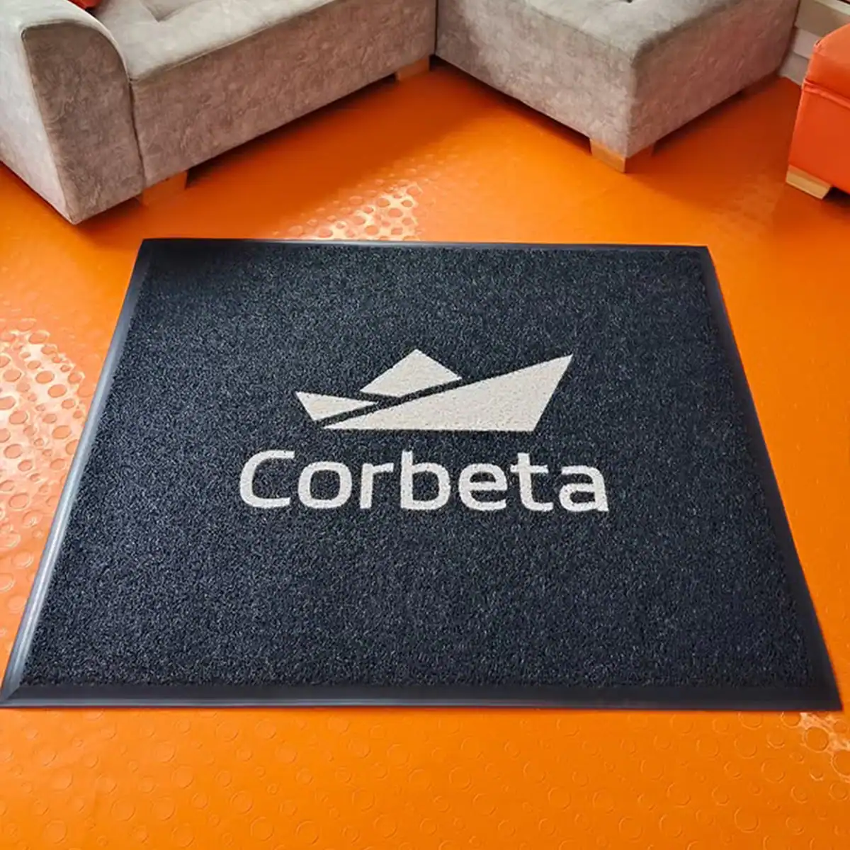 Tapete corporativo Corbeta — personalizado con logo en CNC