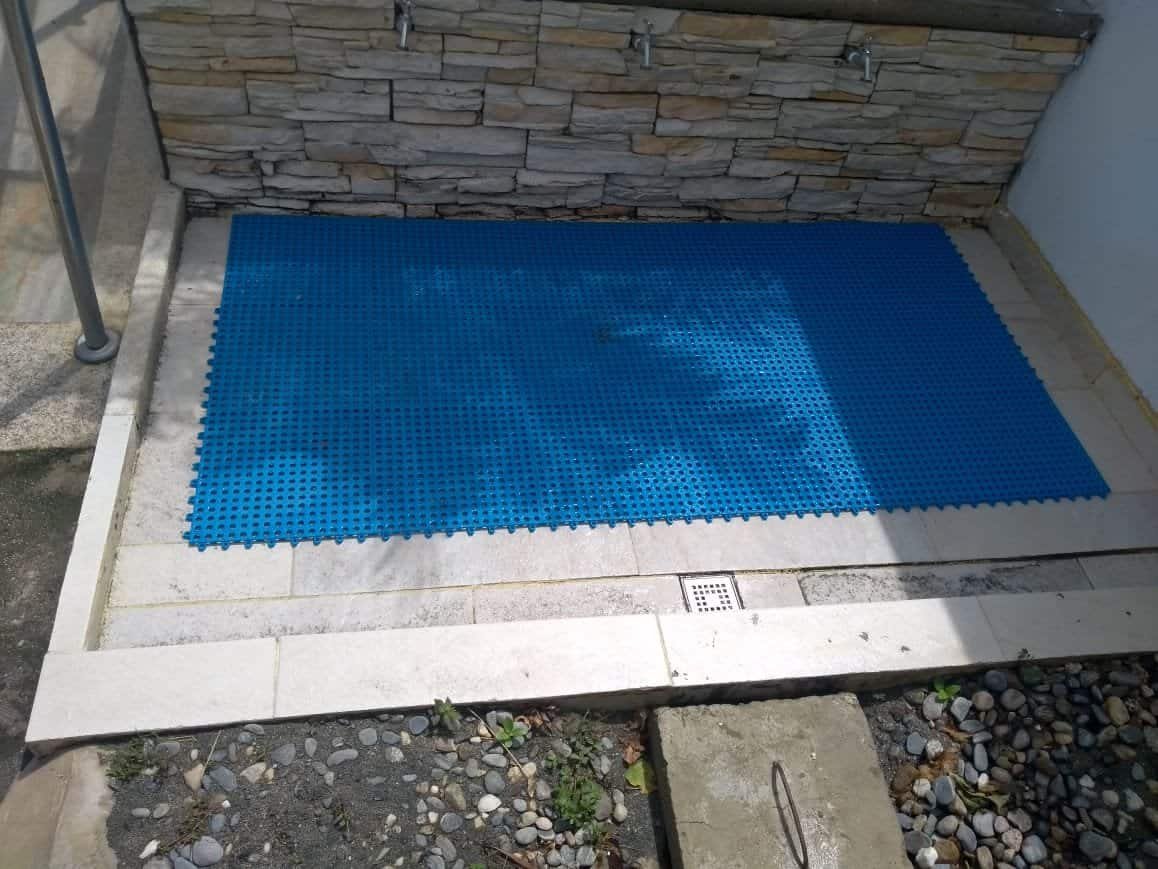 Tapete zona húmeda piscina PVC antideslizante Colombia