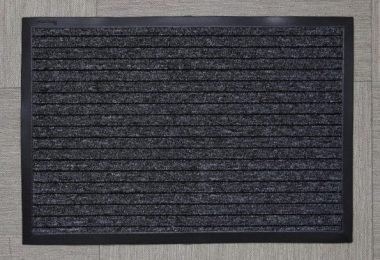 Tapete atrahumedad negro para entrada y protección contra humedad.