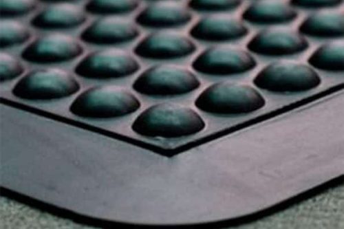 Alfombra antideslizante de goma con superficie de burbujas para mayor seguridad y protección en el h.